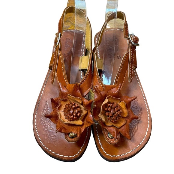 Handmade Tooled Brown Leather Sandals With 3-D Leather Floral Detail Size 8 - Picture 2 of 7
